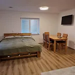 Linden Retreat With Sauna Apartman