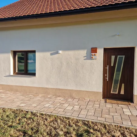 Linden Retreat With Sauna * Spodnje Mestinje