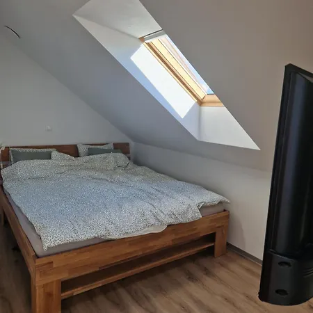 Linden Retreat With Sauna Lejlighed *