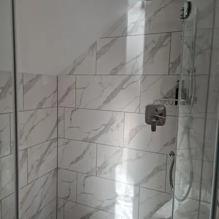 Linden Retreat With Sauna Appartamento *