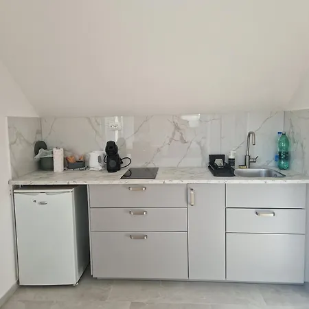 Linden Retreat With Sauna Appartamento Spodnje Mestinje