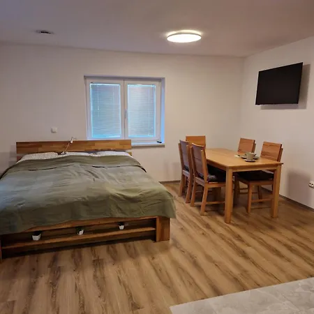 Linden Retreat With Sauna Appartamento