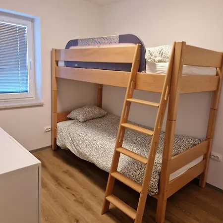 Appartamento Linden Retreat With Sauna Spodnje Mestinje