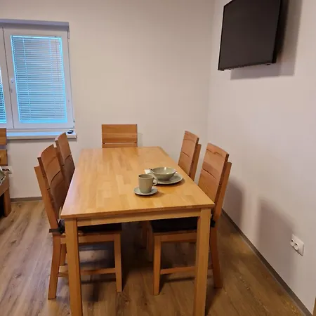 Linden Retreat With Sauna Appartamento *