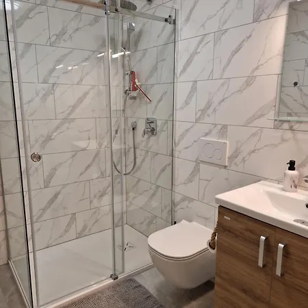 Linden Retreat With Sauna Appartamento Spodnje Mestinje