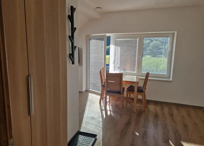 Linden Retreat With Sauna Appartement Spodnje Mestinje