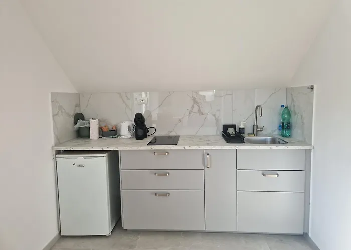 Linden Retreat With Sauna Appartement Spodnje Mestinje